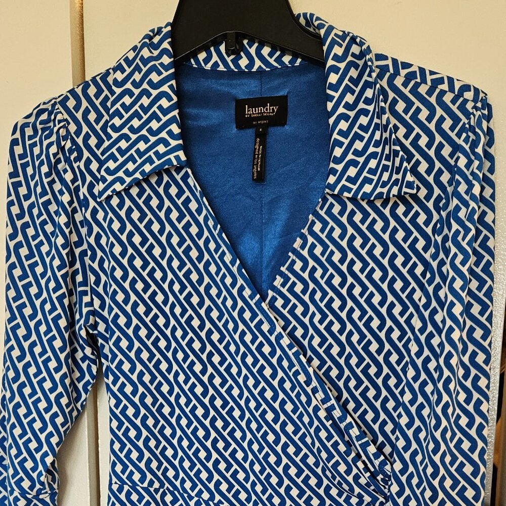 Blue / white geometric wrap dress